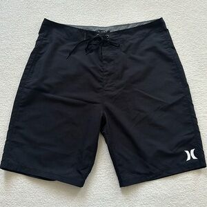 Hurley Black swim/ hybrid shorts, Men’s Size 33